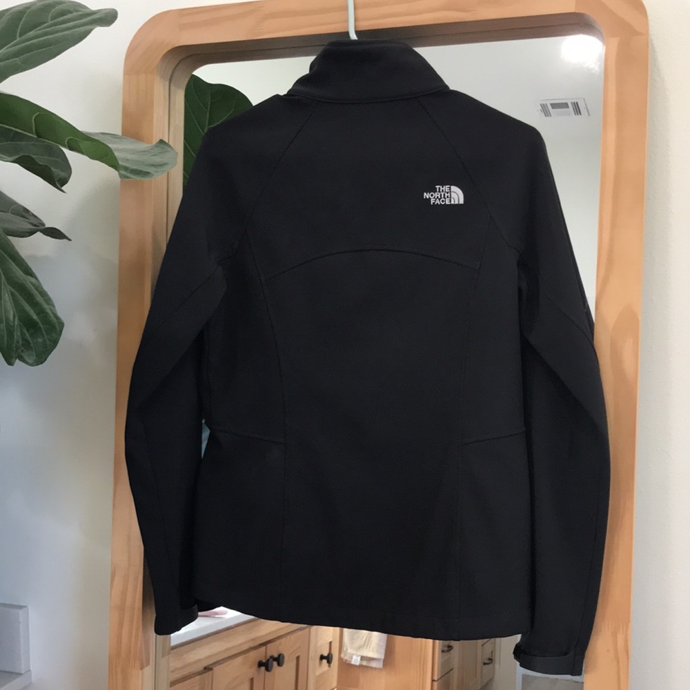 The North Face windbreaker/shell - Picture 3 of 3